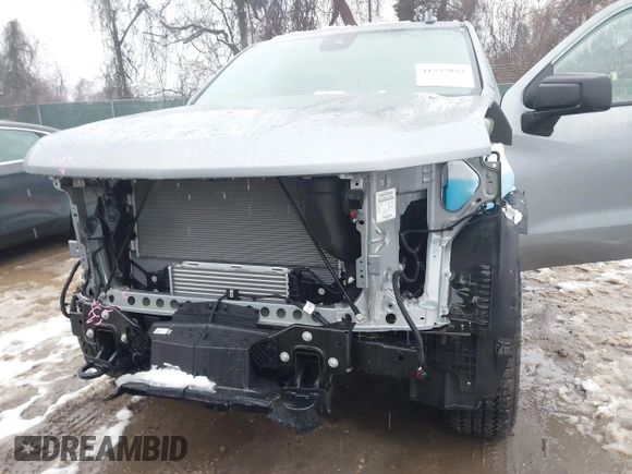 2025 Chevrolet Silverado 1500 with VIN 3GCNKAEK9SG135962, listed as a IAAI auction lot 41557952 with 901 mi miles and . Bid and sale history available at DreamBid. Image 6.