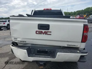 2017 GMC Sierra 2500HD Denali z VIN 1GT12UEY0HF216704, wystawiony jako Copart lot #56409765 z przebiegiem 111 525 mil mil oraz Szkoda całkowita • Salvage title. Historia ofert i sprzedaży dostępna na DreamBid. Obrazek 6.
