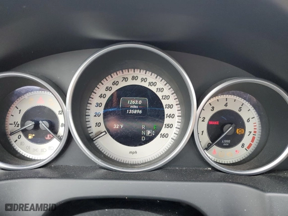 2015 Mercedes-Benz E-Class E 400 with VIN WDDKJ6HB7FF305277, listed as a Copart auction lot 45348885 with 135,896 mi miles and Salvage Title. Bid and sale history available at carsss.com. Image 9.