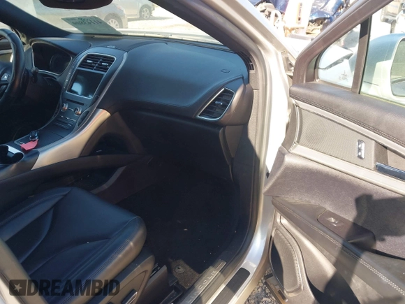 2017 Lincoln MKX Premiere with VIN 2LMPJ6JR3HBL14683, listed as a IAAI auction lot 41143809 with 90,590 mi miles. Bid and sale history available at carsss.com. Image 5.
