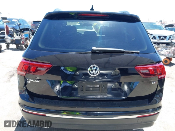 2018 Volkswagen Tiguan SEL z VIN 3VV3B7AX3JM210300, wystawiony jako IAAI lot #42189355 z przebiegiem 83 802 mil mil oraz . Historia ofert i sprzedaży dostępna na DreamBid. Obrazek 16.