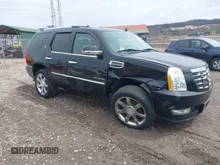 2011 Cadillac Escalade z VIN 1GYS4EEJ8BR122108, wystawiony jako IAAI lot #41958059 z przebiegiem 186 502 mil mil oraz . Historia ofert i sprzedaży dostępna na DreamBid. Obrazek 1.