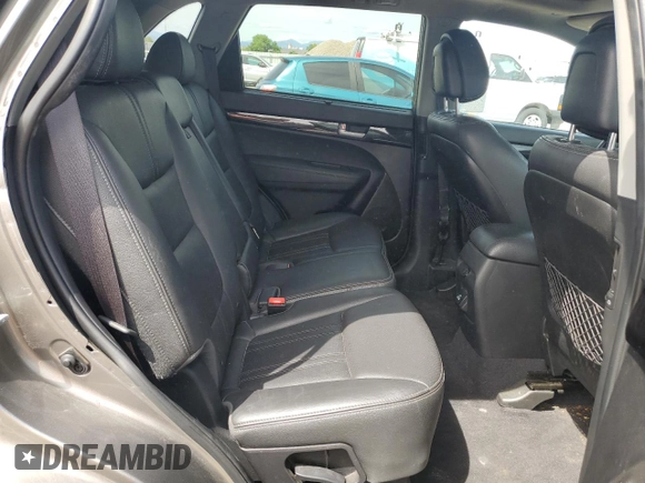 2015 Kia Sorento SX z VIN 5XYKW4A78FG581437, wystawiony jako Copart lot #57281105 z przebiegiem 114 270 mil mil oraz Czysty tytuł • Clean title. Historia ofert i sprzedaży dostępna na DreamBid. Obrazek 11.