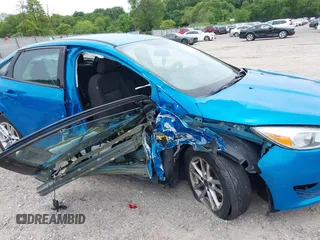 2015 Ford Focus SE z VIN 1FADP3F26FL252212, wystawiony jako IAAI lot #42345763 z przebiegiem 102 549 mil mil oraz . Historia ofert i sprzedaży dostępna na DreamBid. Obrazek 6.
