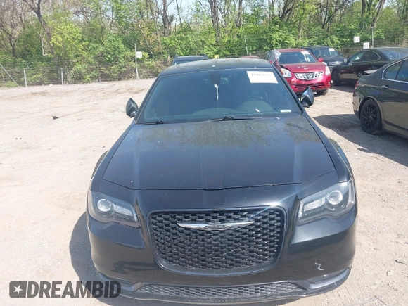 2016 Chrysler 300 S z VIN 2C3CCAGG4GH217056, wystawiony jako IAAI lot #42083625 z przebiegiem 90 977 mil mil oraz . Historia ofert i sprzedaży dostępna na DreamBid. Obrazek 12.
