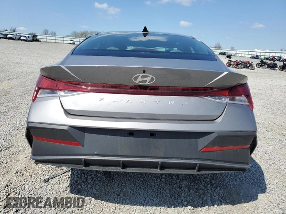 2024 Hyundai Elantra SEL z VIN KMHLM4DG2RU675916, wystawiony jako Copart lot #53043225 z przebiegiem 9 169 mil mil oraz Szkoda całkowita • Salvage title. Historia ofert i sprzedaży dostępna na DreamBid. Obrazek 6.