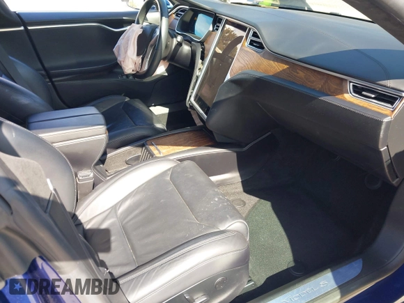 2017 Tesla Model S 100D с VIN 5YJSA1E25HF209284, выставлен на аукционе IAAI как лот 41953515 с пробегом 83 489 миль миль и . История ставок и продаж доступна на DreamBid. Изображение 5.