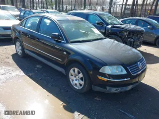 2003 Volkswagen Passat GLX with VIN WVWTH63B43P299509, listed as a IAAI auction lot 41775005 with 137,271 mi miles. Bid and sale history available at carsss.com. Image 1.