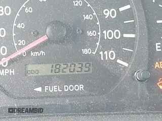 2000 Toyota Sienna LE z VIN 4T3ZF13C2YU215548, wystawiony jako IAAI lot #42417282 z przebiegiem 182 039 mil mil oraz . Historia ofert i sprzedaży dostępna na DreamBid. Obrazek 7.
