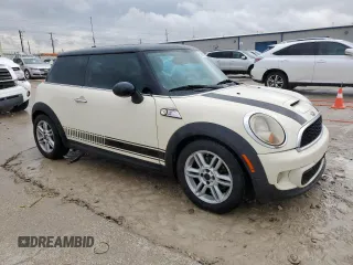2011 MINI Hardtop S with VIN WMWSV3C53BTY15519, listed as a Copart auction lot 50960105 with 117,612 mi miles and Clean Title. Bid and sale history available at DreamBid. Image 4.