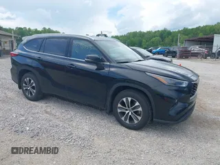 2022 Toyota Highlander XLE z VIN 5TDGZRBH3NS587245, wystawiony jako IAAI lot #42146453 z przebiegiem 74 909 mil mil oraz . Historia ofert i sprzedaży dostępna na DreamBid. Obrazek 1.