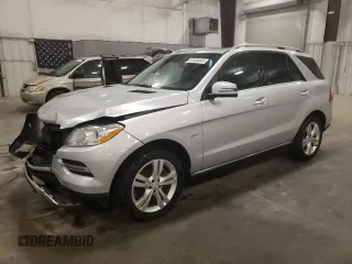 2012 Mercedes-Benz M 350 z VIN 4JGDA5HB5CA031983, wystawiony jako Copart lot #57404445 z przebiegiem 138 085 mil mil oraz Szkoda całkowita • Salvage title. Historia ofert i sprzedaży dostępna na DreamBid. Obrazek 1.