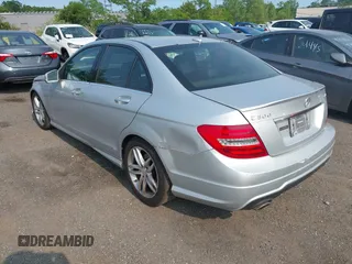 2013 Mercedes-Benz C 300 Sport с VIN WDDGF8AB5DR283434, выставлен на аукционе IAAI как лот 42375781 с пробегом 87 364 миль миль и . История ставок и продаж доступна на DreamBid. Изображение 3.
