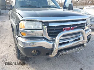 2005 GMC Sierra 1500HD SLT z VIN 1GTGK13U35F811518, wystawiony jako IAAI lot #41436920 z przebiegiem 227 019 mil mil oraz . Historia ofert i sprzedaży dostępna na DreamBid. Obrazek 6.