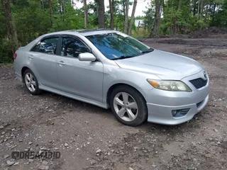 2011 Toyota Camry LE z VIN 4T1BF3EK3BU200056, wystawiony jako IAAI lot #42467171 z przebiegiem 242 129 mil mil oraz . Historia ofert i sprzedaży dostępna na DreamBid. Obrazek 1.