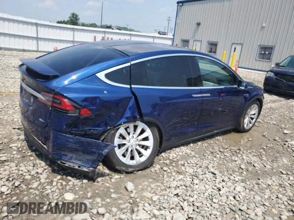 2016 Tesla Model X 70D z VIN 5YJXCAE27GF006668, wystawiony jako Copart lot #59637595 z przebiegiem 58 163 mil mil oraz Czysty tytuł • Clean title. Historia ofert i sprzedaży dostępna na DreamBid. Obrazek 3.