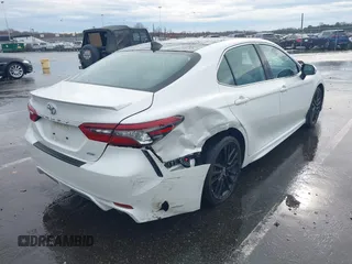 2022 Toyota Camry XSE z VIN 4T1K61AK2NU702362, wystawiony jako IAAI lot #41963393 z przebiegiem 13 541 mil mil oraz . Historia ofert i sprzedaży dostępna na DreamBid. Obrazek 4.