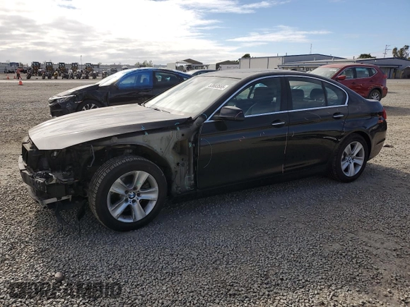 2013 BMW 5 Series 528i with VIN WBAXG5C51DD231693, listed as a Copart auction lot 53683555 with 86,460 mi miles and Salvage Title. Bid and sale history available at carsss.com. Image 1.