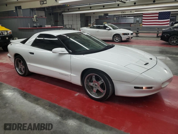 1997 Pontiac Firebird Firebird with VIN 2G2FS22K8V2206806, listed as a Copart auction lot 61021705 with 199,427 mi miles and Clean title. Bid and sale history available at DreamBid. Image 4.