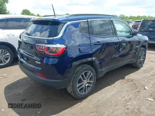 2018 Jeep Compass Latitude z VIN 3C4NJDBB5JT456685, wystawiony jako IAAI lot #42356294 z przebiegiem 130 130 mil mil oraz . Historia ofert i sprzedaży dostępna na DreamBid. Obrazek 4.