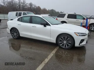 2021 Volvo S60 Momentum with VIN 7JR102TZXMG123085, listed as a Copart auction lot 45528274 with 52,624 mi miles. Bid and sale history available at carsss.com. Image 4.