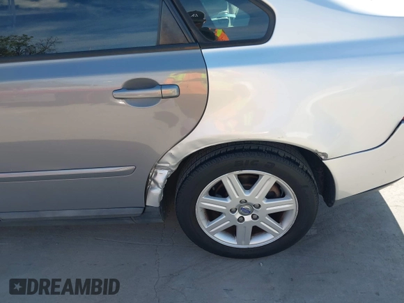 2007 Volvo S40 2.4L with VIN YV1MS390372260353, listed as a IAAI auction lot 41973668 with 161,420 mi miles. Bid and sale history available at carsss.com. Image 6.