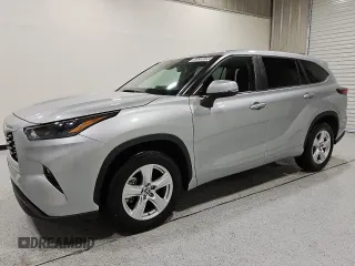 2023 Toyota Highlander L z VIN 5TDKDRAHXPS505296, wystawiony jako Copart lot #55535035 z przebiegiem 42 600 mil mil oraz Czysty tytuł • Clean title. Historia ofert i sprzedaży dostępna na DreamBid. Obrazek 1.