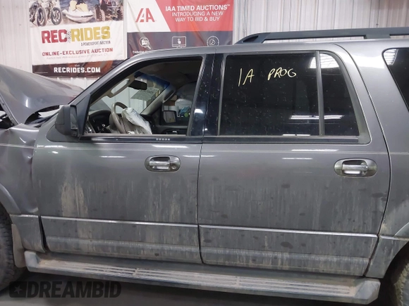 2010 Ford Expedition Max SSV z VIN 1FMJK1G51AEB20993, wystawiony jako IAAI lot #41893454 z przebiegiem 218 590 mil mil oraz . Historia ofert i sprzedaży dostępna na DreamBid. Obrazek 15.