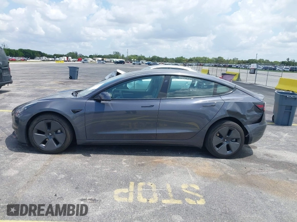 2023 Tesla Model 3 z VIN 5YJ3E1EA3PF435158, wystawiony jako IAAI lot #42356031 z przebiegiem 41 408 mil mil oraz . Historia ofert i sprzedaży dostępna na DreamBid. Obrazek 14.