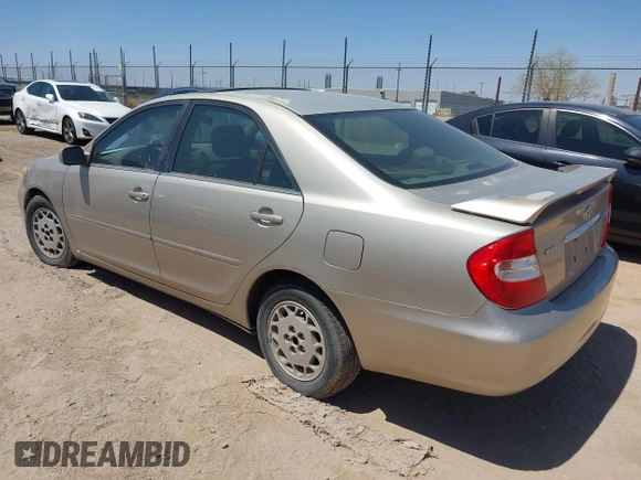 2004 Toyota Camry LE z VIN 4T1BE32K14U321470, wystawiony jako IAAI lot #42177255 z przebiegiem 256 194 mil mil oraz . Historia ofert i sprzedaży dostępna na DreamBid. Obrazek 3.