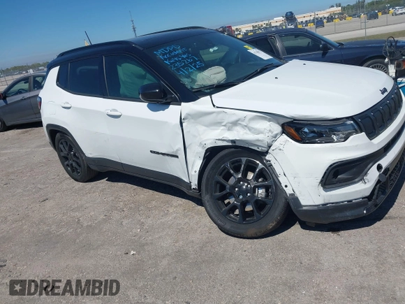 2022 Jeep Compass Latitude with VIN 3C4NJCBB0NT235267, listed as a IAAI auction lot 41700373 with 24,768 mi miles and . Bid and sale history available at carsss.com. Image 6.