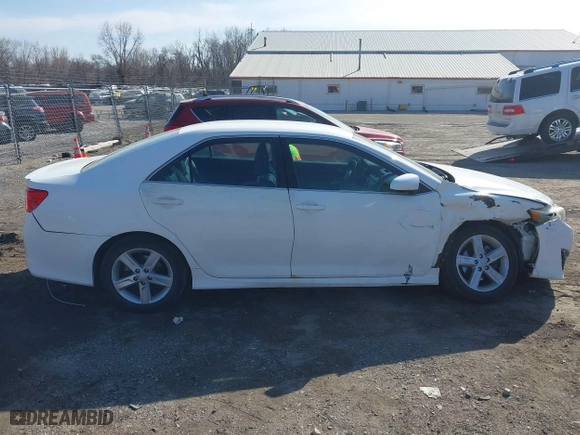 2014 Toyota Camry L with VIN 4T1BF1FK6EU334034, listed as a IAAI auction lot 41792144 with 133,940 mi miles. Bid and sale history available at carsss.com. Image 14.