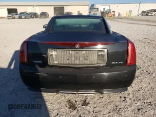 2009 Cadillac XLR Platinum z VIN 1G6YV36A395600052, wystawiony jako Copart lot #76961534 z przebiegiem 176 354 mil mil oraz Szkody całkowita. Historia ofert i sprzedaży dostępna na DreamBid. Obrazek 6.