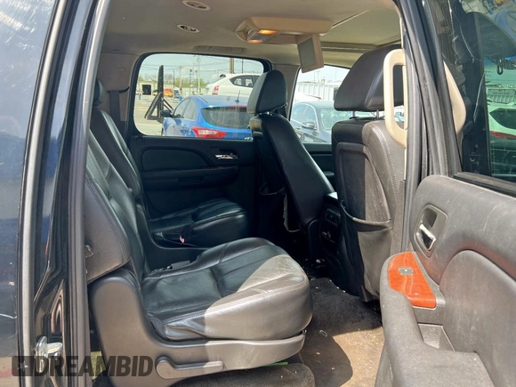 2008 Chevrolet Suburban LTZ with VIN 1GNFC16018R193868, listed as a Copart auction lot 50950405 with 193,219 mi miles and Clean title. Bid and sale history available at DreamBid. Image 6.