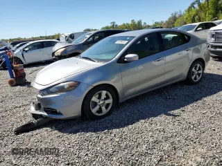2015 Dodge Dart SXT z VIN 1C3CDFBB6FD265465, wystawiony jako Copart lot #49398045 z przebiegiem 129 931 mil mil oraz Szkody całkowita. Historia ofert i sprzedaży dostępna na DreamBid. Obrazek 1.