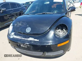 2010 Volkswagen New Beetle Coupe with VIN 3VWPG3AG5AM013832, listed as a IAAI auction lot 41807575 with 141,510 mi miles. Bid and sale history available at carsss.com. Image 6.