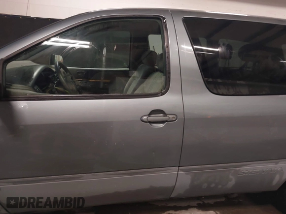 1999 Toyota Sienna CE with VIN 4T3GF19C5XU139787, listed as a IAAI auction lot 41167781 with 217,715 mi miles. Bid and sale history available at carsss.com. Image 14.