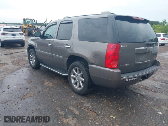 2013 GMC Yukon Denali z VIN 1GKS2EEF1DR364298, wystawiony jako IAAI lot #42184663 z przebiegiem 174 910 mil mil oraz . Historia ofert i sprzedaży dostępna na DreamBid. Obrazek 3.
