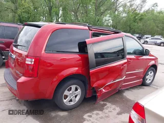 2010 Dodge Grand Caravan SXT z VIN 2D4RN5D19AR258407, wystawiony jako IAAI lot #42072185 z przebiegiem 205 424 mil mil oraz . Historia ofert i sprzedaży dostępna na DreamBid. Obrazek 14.