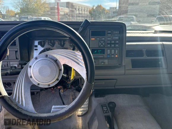 1993 GMC Yukon with VIN 1GKEK18K9PJ718702, listed as a Copart auction lot 82847154 with 103,848 mi miles and Clean Title. Bid and sale history available at carsss.com. Image 9.
