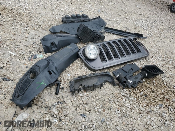 2018 Jeep Wrangler Unlimited Rubicon with VIN 1C4HJXFN9JW249214, listed as a Copart auction lot 42692175 with 161,157 mi miles and Salvage title. Bid and sale history available at DreamBid. Image 13.