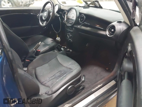 2012 MINI Hardtop with VIN WMWSU3C55CT184924, listed as a IAAI auction lot 42276347 with 92,468 mi miles and . Bid and sale history available at DreamBid. Image 5.