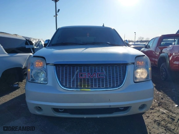 2008 GMC Yukon SLT w/4SB with VIN 1GKFK13058R176138, listed as a IAAI auction lot 41816039 with 199,426 mi miles. Bid and sale history available at carsss.com. Image 12.