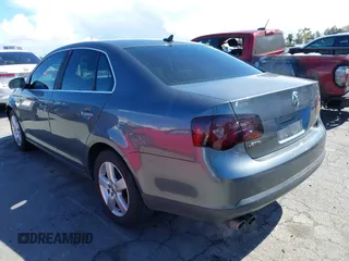 2008 Volkswagen Jetta SE with VIN 3VWRZ71K58M082108, listed as a IAAI auction lot 41799324 with 184,055 mi miles and . Bid and sale history available at DreamBid. Image 3.