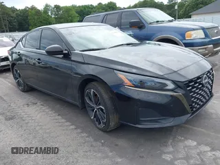 2024 Nissan Altima SR z VIN 1N4BL4CV2RN330145, wystawiony jako IAAI lot #42468092 z przebiegiem 38 598 mil mil oraz . Historia ofert i sprzedaży dostępna na DreamBid. Obrazek 1.