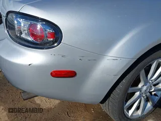 2007 Mazda MX-5 Miata Sport z VIN JM1NC25F170126965, wystawiony jako IAAI lot #41003125 z przebiegiem 99 338 mil mil oraz . Historia ofert i sprzedaży dostępna na DreamBid. Obrazek 17.