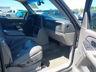 2005 Chevrolet Tahoe Z71 z VIN 1GNEC13T85R175308, wystawiony jako IAAI lot #42020807 z przebiegiem 321 355 mil mil oraz . Historia ofert i sprzedaży dostępna na DreamBid. Obrazek 5.