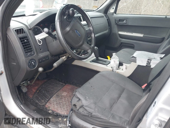 2012 Ford Escape XLT z VIN 1FMCU9DG4CKC57695, wystawiony jako IAAI lot #41716974 z przebiegiem 143 860 mil mil oraz . Historia ofert i sprzedaży dostępna na DreamBid. Obrazek 5.