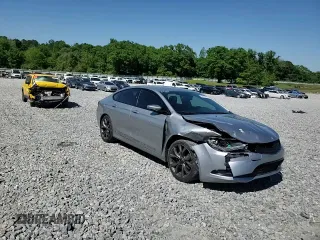 2015 Chrysler 200 S z VIN 1C3CCCBB9FN645671, wystawiony jako Copart lot #52429295 z przebiegiem 197 910 mil mil oraz Szkoda całkowita • Salvage title. Historia ofert i sprzedaży dostępna na DreamBid. Obrazek 13.