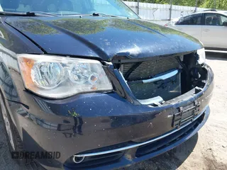 2011 Chrysler Town & Country Touring L z VIN 2A4RR8DG0BR630879, wystawiony jako IAAI lot #42217815 z przebiegiem 175 568 mil mil oraz . Historia ofert i sprzedaży dostępna na DreamBid. Obrazek 12.